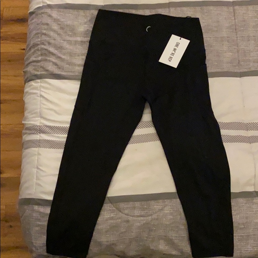Zyia active black Capri leggings with pocket